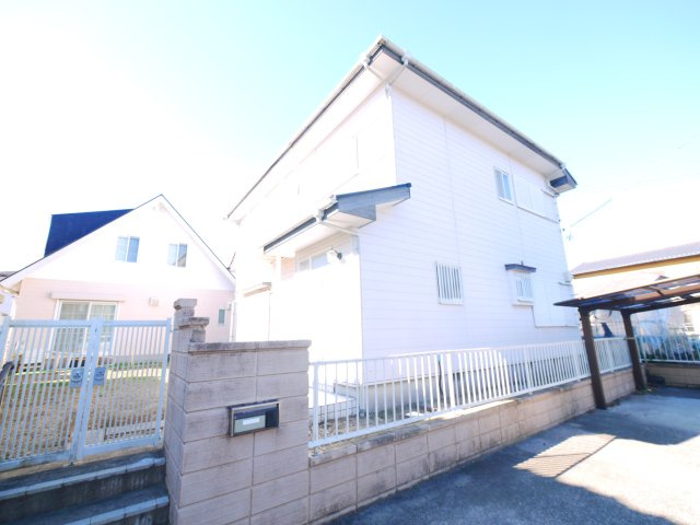 茂原市緑ヶ丘4　中古戸建の外観|2世帯住宅 6DDKK カーポート  駐車2台  都市ガス上下水  緑ヶ丘リゾーン閑静な分譲地内