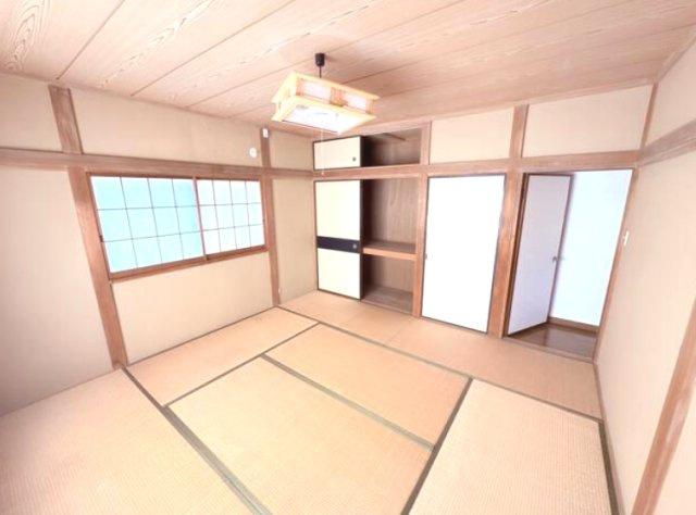 茂原市緑ヶ丘4　中古戸建の和室|2世帯住宅 6DDKK カーポート  駐車2台  都市ガス上下水  緑ヶ丘リゾーン閑静な分譲地内