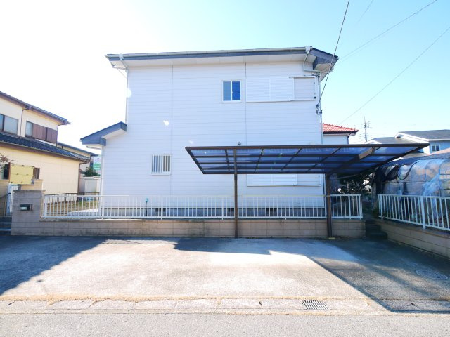 茂原市緑ヶ丘4　中古戸建の駐車場|2世帯住宅 6DDKK カーポート  駐車2台  都市ガス上下水  緑ヶ丘リゾーン閑静な分譲地内