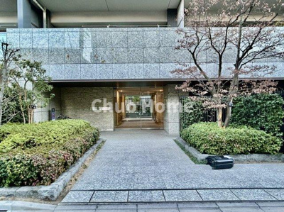 【エントランス】 | イニシア墨田押上 | 【エントランス】マンションのエントランスは、その物件の印象を決める、顔とも言える場所です。毎日通る場所ですからきれいなのが一番です。