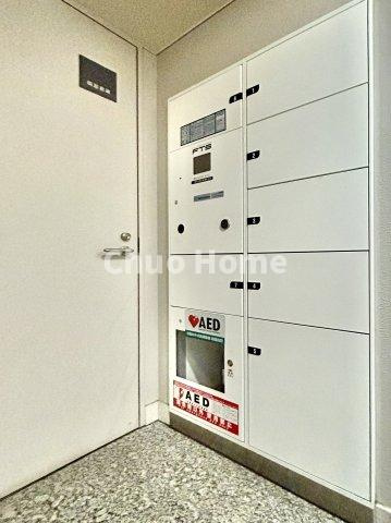 イニシア墨田押上の設備|【宅配ボックス】在宅時・不在時に関わらず、居住者の代わりに非対面で宅配物を受け取ってくれる便利な設備です。わかりやすくご説明致しますので見学時にはお部屋だけではなく共用部分もぜひチェックしてください。