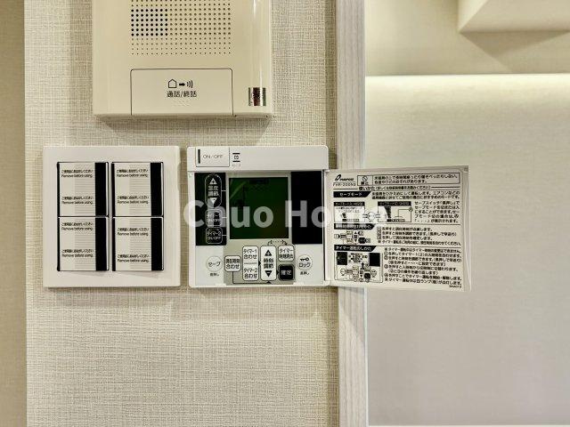 イニシア墨田押上の冷暖房・空調設備|【床暖房】冬は足元から暖めてくれる床暖房はエアコンとは違って埃が舞いませんので健康にも良さそうですね。