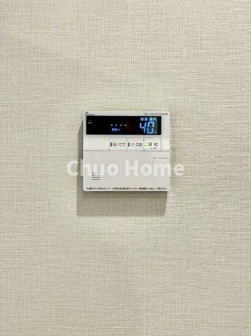 イニシア墨田押上の発電・温水設備|【給湯リモコン】外での一日を忘れさせてくれるオートバス機能でお好みの湯量・温度に調整された浴槽。
