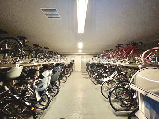 イニシア墨田押上の駐輪場|【自転車置き場】最新の空き状況や費用などの詳細は担当スタッフまでお問い合わせください。