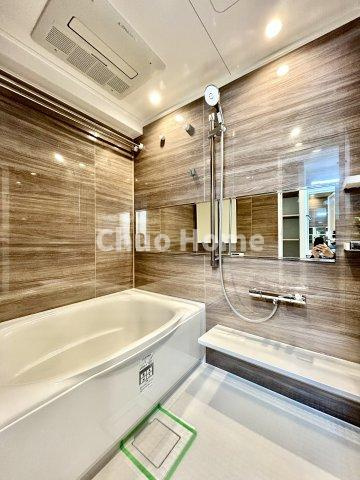 イニシア墨田押上の浴室|【バスルーム】暖房換気乾燥機付きシステムバスルーム。暖房・冷風・換気・乾燥など、毎日を快適に過ごせるうれしい機能が揃っています。雨の日の洗濯物も安心です。