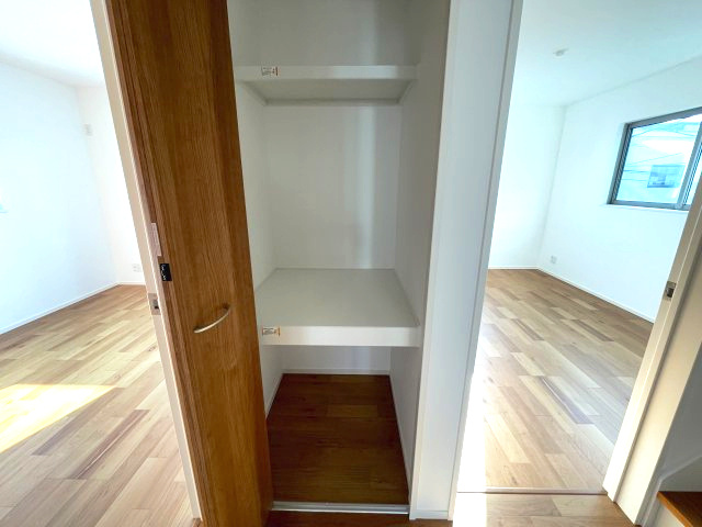 佐伯区千同一丁目　№35270の収納|２階　廊下収納