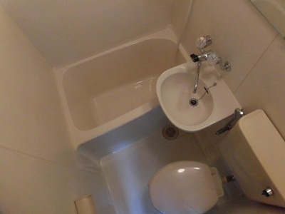 【浴室】 | プレアール井高野 | 白い綺麗な浴室です。