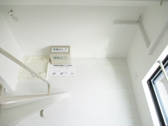 アルファ赤羽岩淵の居間・リビング|ロフトからのアングルです☆