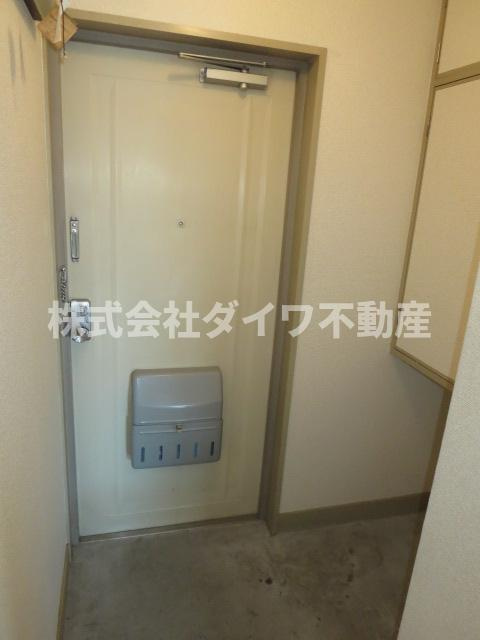 ステープル六供の玄関