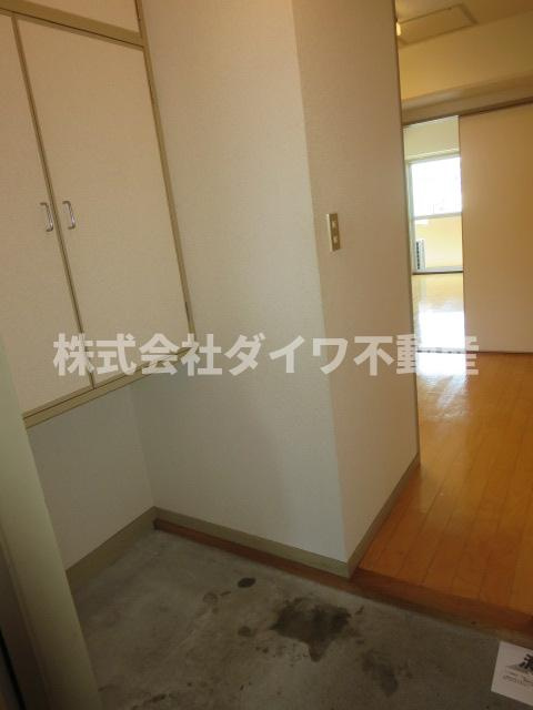 ステープル六供の玄関