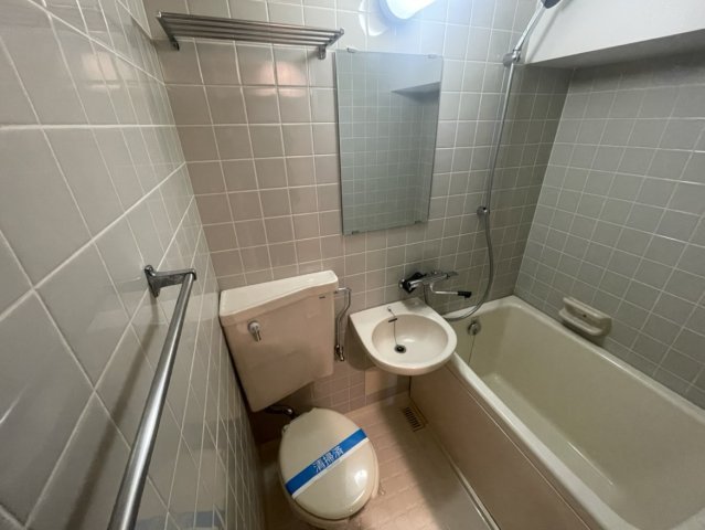 ステープル六供の浴室