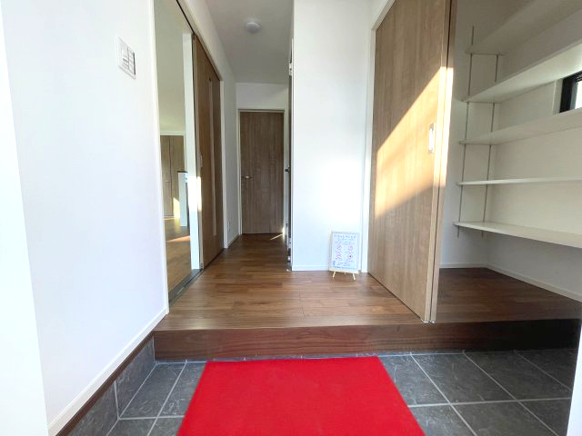 佐伯区千同一丁目　№35271の玄関|落ち着いた色味の
玄関です。