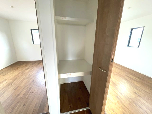 佐伯区千同一丁目　№35271の収納|２階　廊下収納