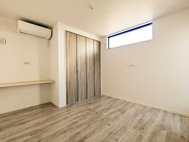 【洋室】 | 志木市柏町1丁目　中古一戸建住宅　(志木本店) | 洋室（2026年1月）撮影
スタディカウンター付きの洋室6.9帖。