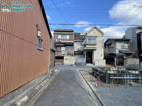 紫野下鳥田町　新築戸建 ２号地の前面道路含む現地写真