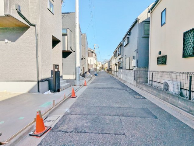 練馬区南田中4丁目 全3棟 1号棟の前面道路含む現地写真|南田中4丁目の落ち着いた住宅地に誕生しました
明るく快適な立地です