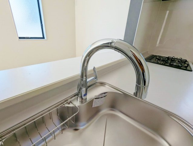 練馬区南田中4丁目 全3棟 1号棟のキッチン|衛生的にお料理ができるタッチレス水栓を装備しています(1号棟)