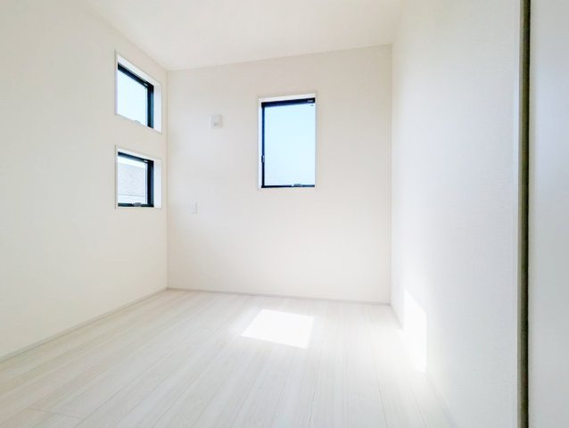 練馬区南田中4丁目 全3棟 1号棟の洋室|2階4.12帖洋室は整形なお部屋なので家具のレイアウトもしやすいです
(1号棟)