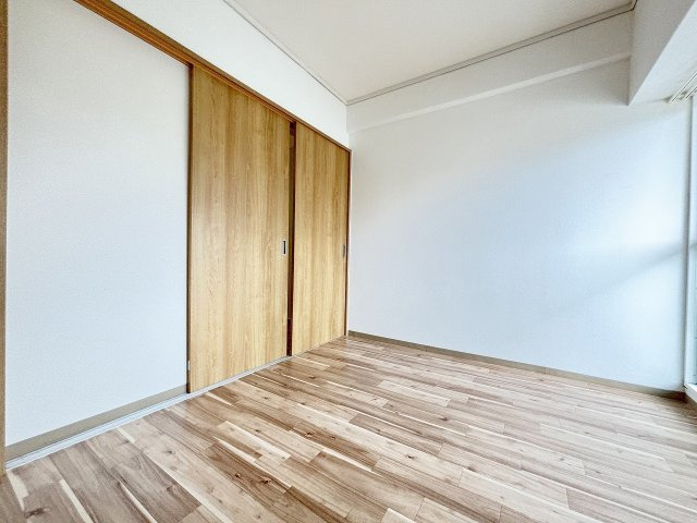 新大阪川島マンションの洋室