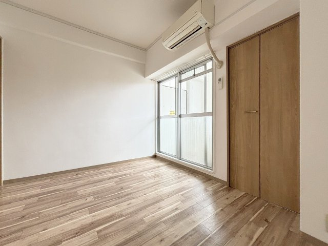 新大阪川島マンションの洋室