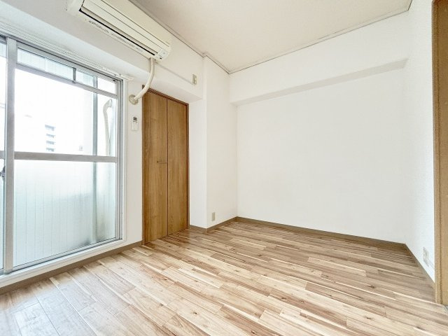 新大阪川島マンションの洋室
