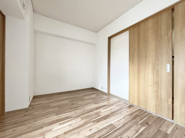 新大阪川島マンションの洋室