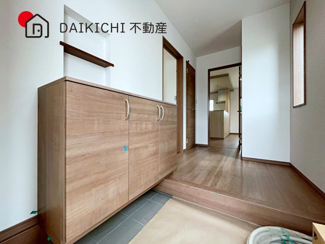 【玄関】 | ワイウッドコート北本市中丸第6期　新築戸建　全9棟　2号棟