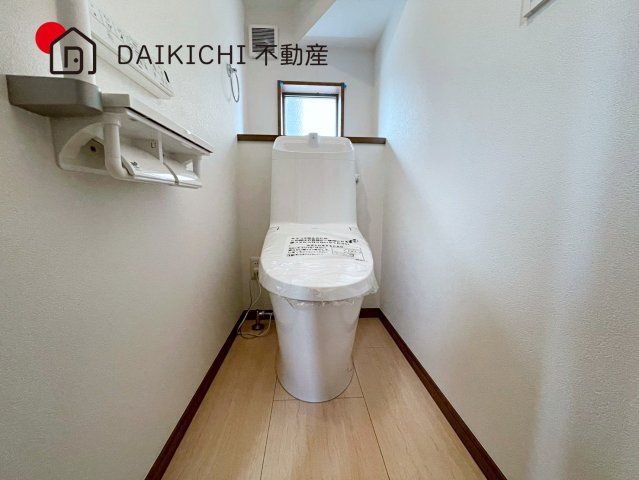 【トイレ】 | ワイウッドコート北本市中丸第6期　新築戸建　全9棟　2号棟
