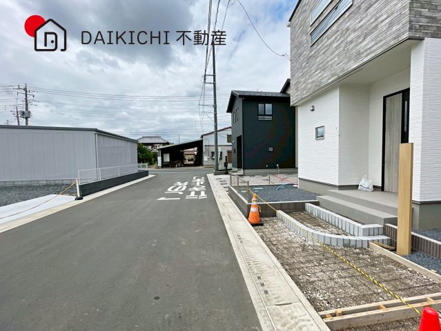【前面道路含む現地写真】 | ワイウッドコート北本市中丸第6期　新築戸建　全9棟　2号棟