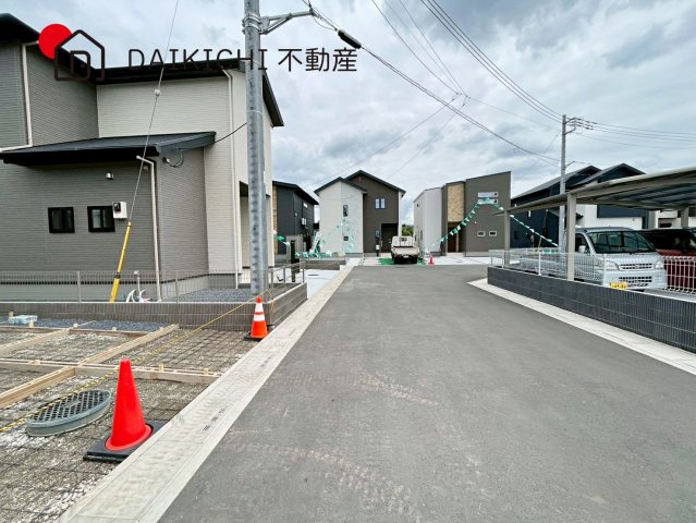 【前面道路含む現地写真】 | ワイウッドコート北本市中丸第6期　新築戸建　全9棟　2号棟