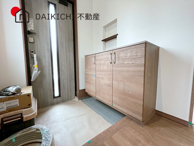 【玄関】 | ワイウッドコート北本市中丸第6期　新築戸建　全9棟　2号棟