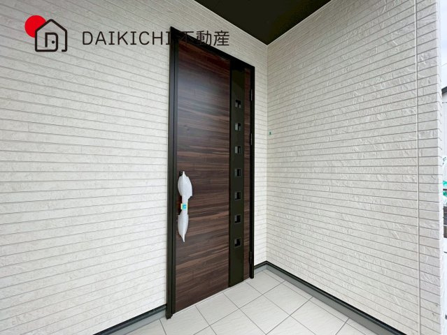 【玄関】 | ワイウッドコート北本市中丸第6期　新築戸建　全9棟　3号棟