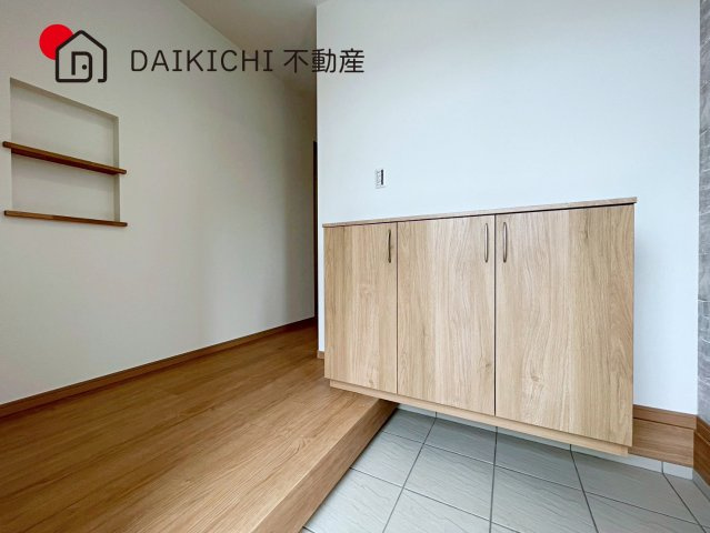 【玄関】 | ワイウッドコート北本市中丸第6期　新築戸建　全9棟　3号棟