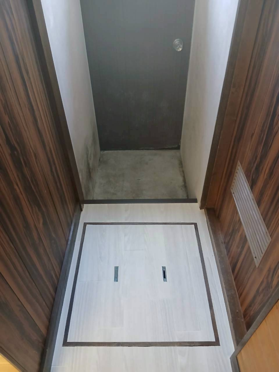 春採4-2-6借家の玄関