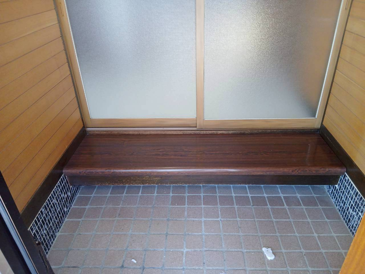 春採4-2-6借家の玄関