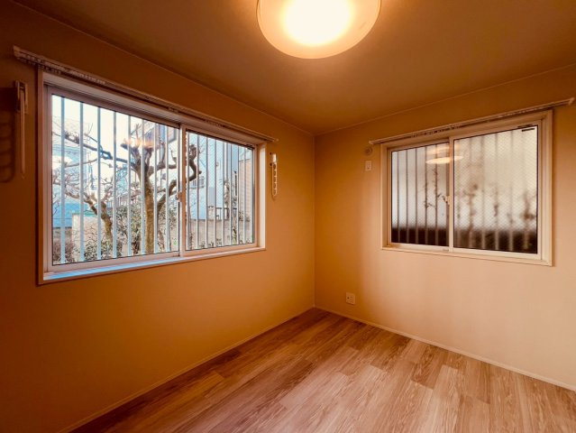 【洋室】 | 世田谷区三宿２丁目　中古戸建て | 家具配置がしやすく、暮らしに合わせて柔軟に使える空間