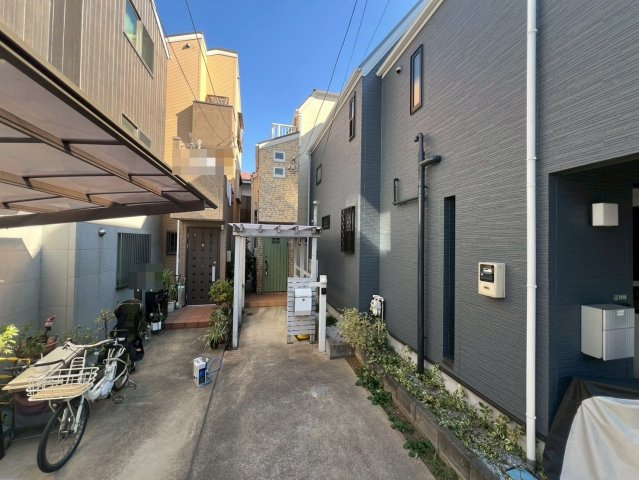 【外観】 | 世田谷区三宿２丁目　中古戸建て | 周辺の街並みに自然と溶け込み、住まうほどに愛着が深まる佇まい