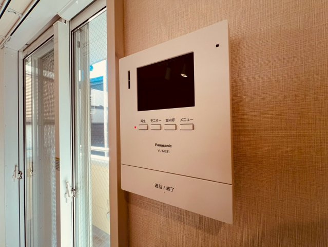 【防犯設備】 | 世田谷区三宿２丁目　中古戸建て | TVモニター付きインターホンで、来訪者を画面で確認でき安心