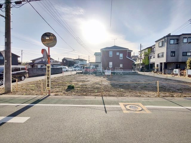 【前面道路含む現地写真】 | 川島町伊草 | ３方角地につき開放感があります
