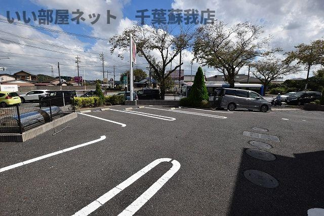 チェリーガーデンＢの駐車場|駐車スペースもあります