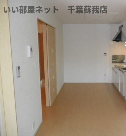 チェリーガーデンＢの居間・リビング|ゆったり過ごせる居間です
