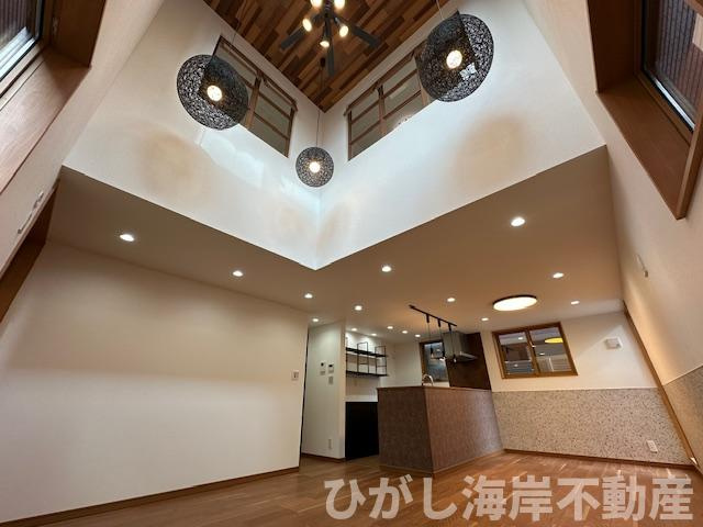 茅ヶ崎市浜竹3丁目　新築戸建　全４棟の居間・リビング|17帖　吹抜付LDK