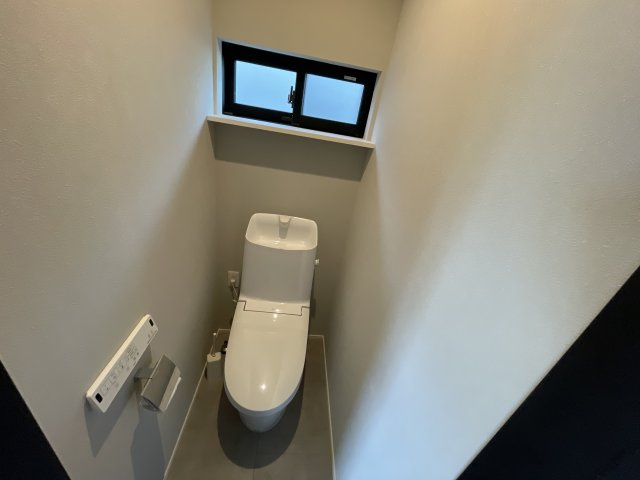 真栄里戸建てのトイレ