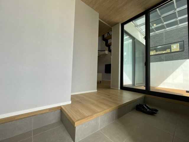 真栄里戸建ての玄関