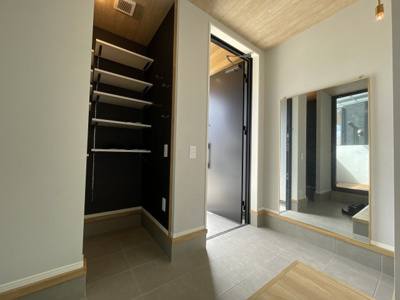 【玄関】 | 真栄里戸建て