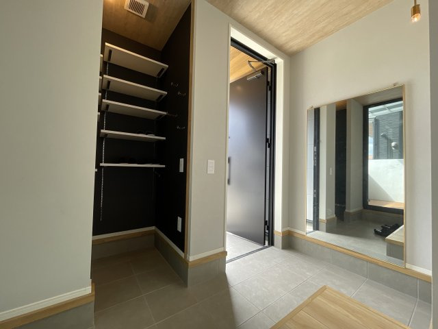 【玄関】 | 真栄里戸建て