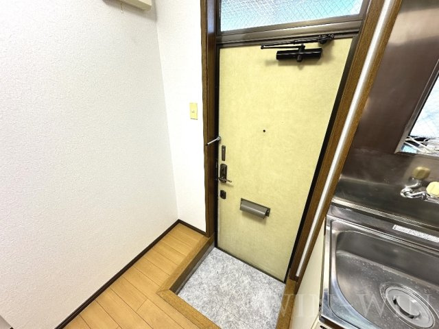 パル松井 Aの玄関