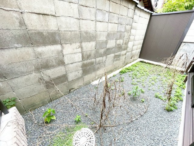 小山板倉町の庭