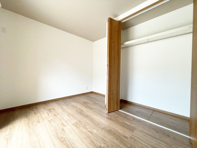 小山板倉町の洋室