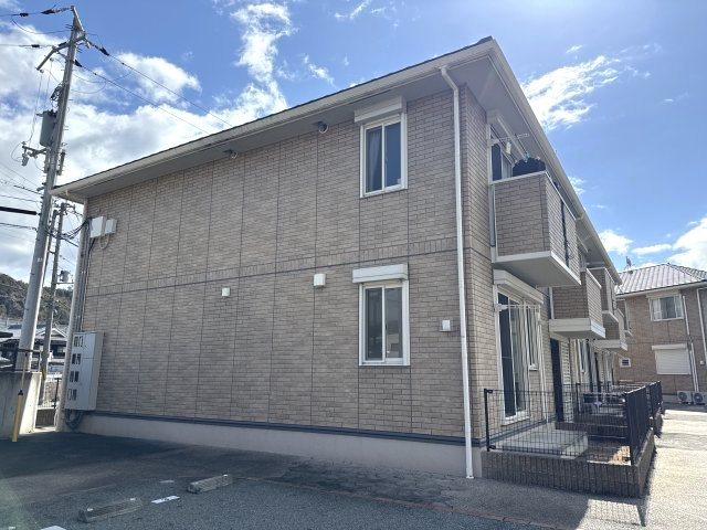 パインハイツ　Ａ棟の外観